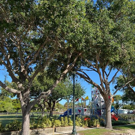 Cozy Studio Near Atlantic Ave W/Private Patio Apartment Delray Beach Luaran gambar